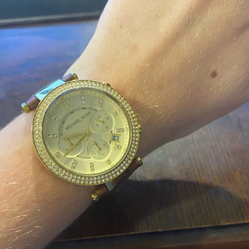Michael Kors Women’s Watch - leather strap *needs battery - Picture 5 of 12